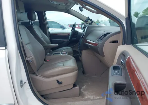 2011 Chrysler Town & Country Touring-L from USA, damaged, VIN 2A4RR8DG4BR616693